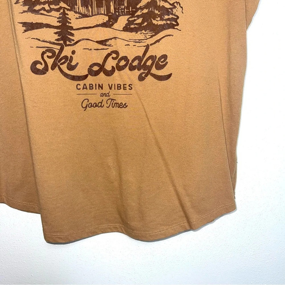 Maurices Tan & Brown Ski Lodge Velvet Graphic Short Sleeve Tee Large Women’s - Picture 6 of 12